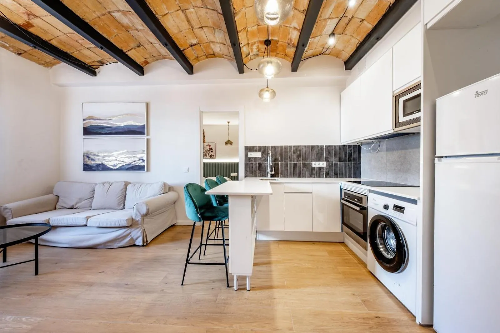 Bebarceloner Eixample Apartments - 4 Bedrooms
