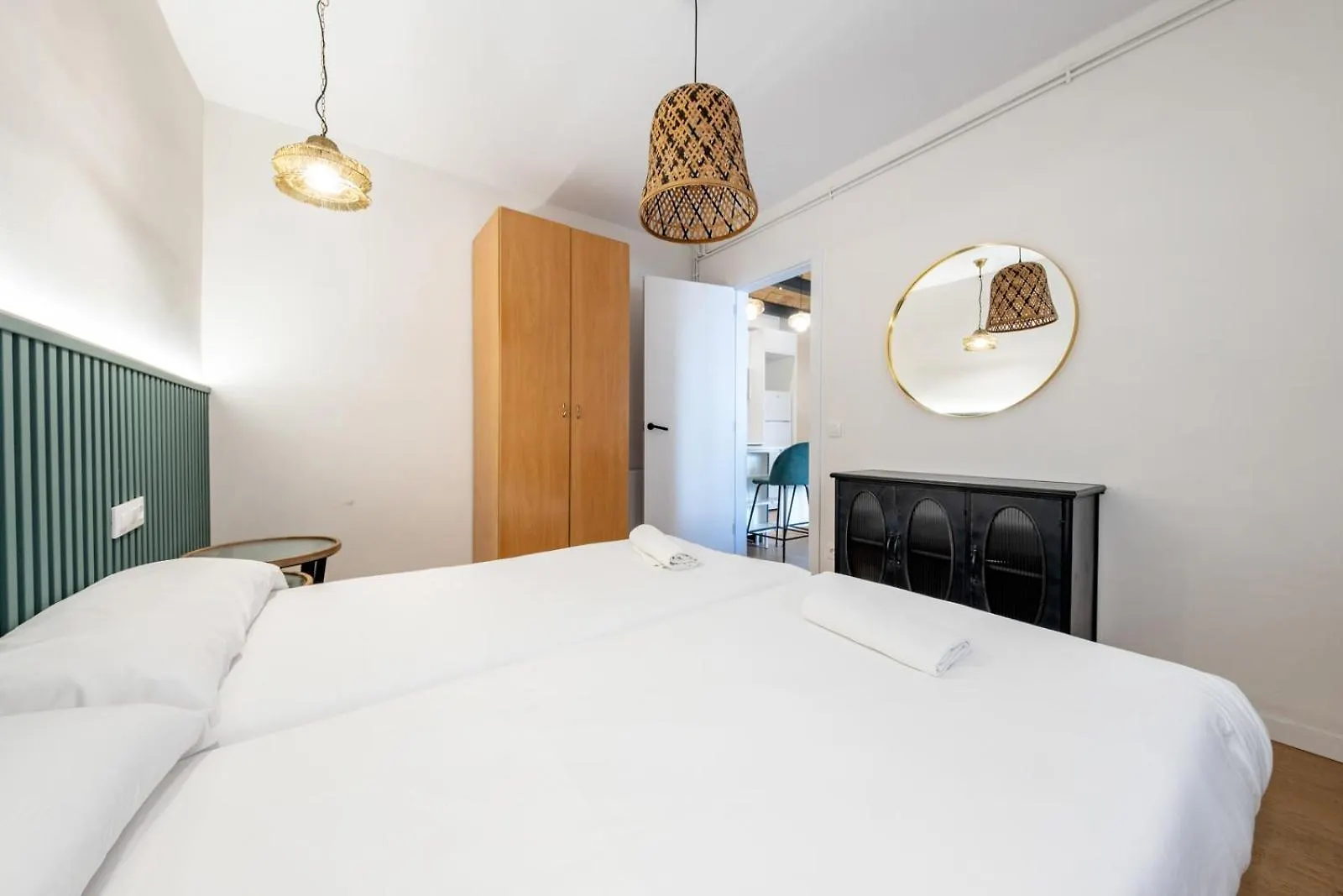 Bebarceloner Eixample Apartments - 4 Bedrooms Spain